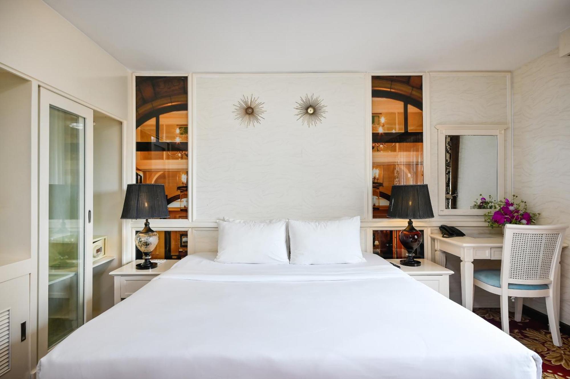 California Saigon Hotel & Rooftop Pool Ho-Chi-Minh-Stadt Exterior foto