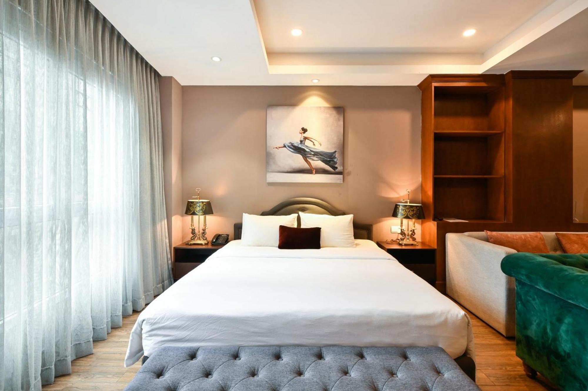California Saigon Hotel & Rooftop Pool Ho-Chi-Minh-Stadt Exterior foto